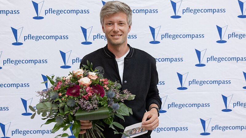 Foto von Marvin Feldkamp, Preisträger des pflegecompass in der Stadt und dem rechtsrheinischen Kreis Wesel.