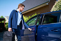 compass-Pflegeberater auf dem Weg zu Klient*innen