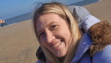 Svenja Staeck am Strand.