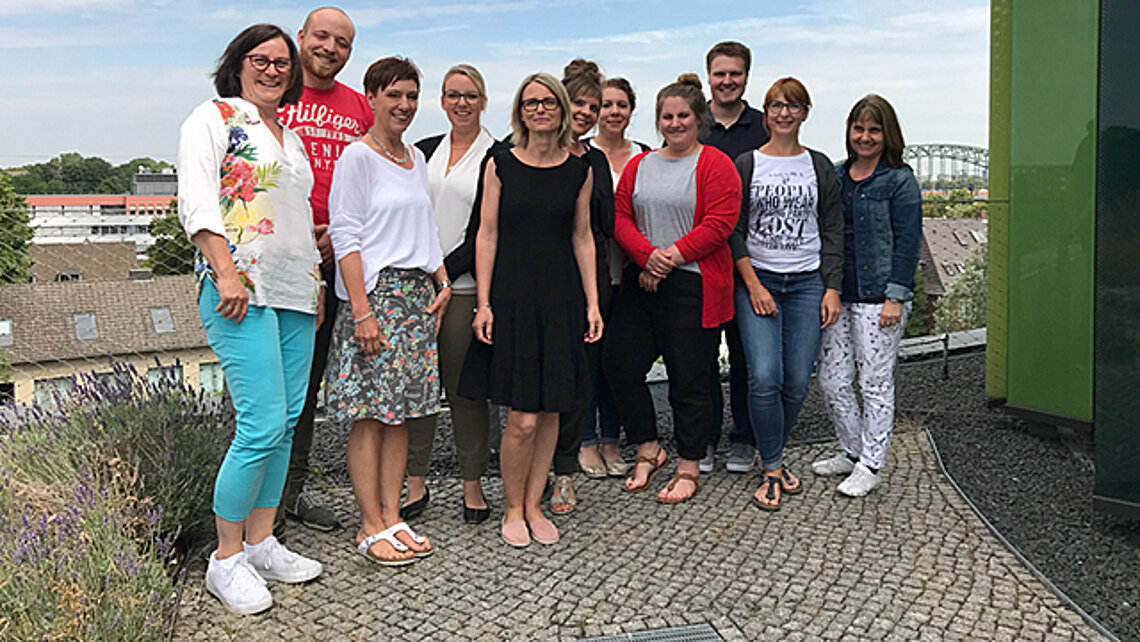 Foto der 11 neuen Pflegeberaterinnnen und Pflegeberater