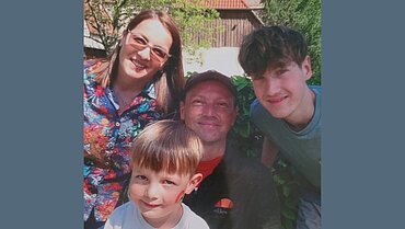 Lenuta Rösch mit Mann und Söhnen.