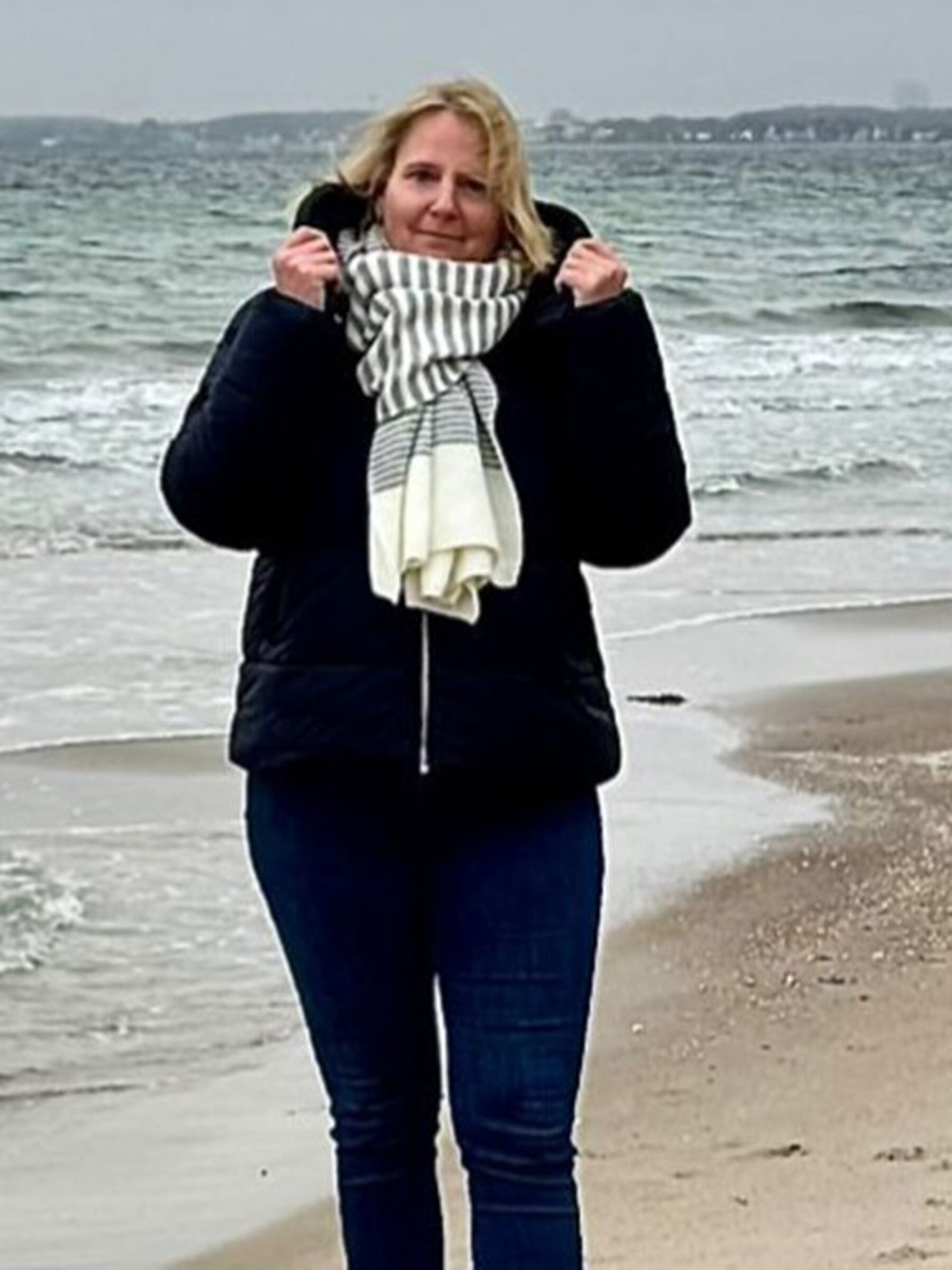 Pflegeberaterin Maraike Ewert am Meer