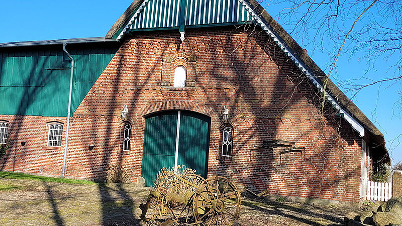 Scheune mit Heuhaufen in Norddeutschland