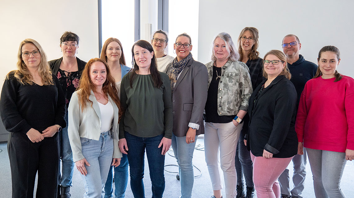 Die 12 Mitglieder des Abschlusskurses der Weilterbildung zum/zur Pflegeberater/in.